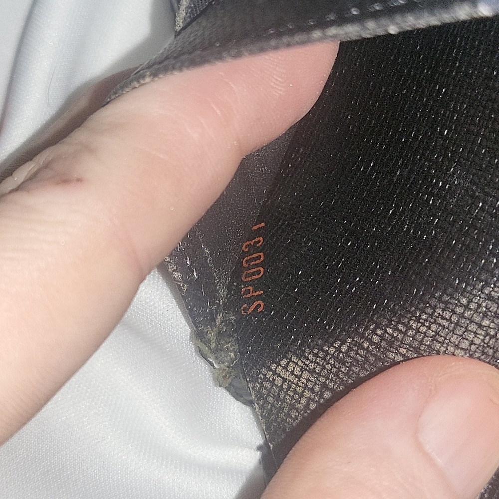 Louis Vuitton Epi Wallet  Tri Fold  (Black) - Picture 8 of 14